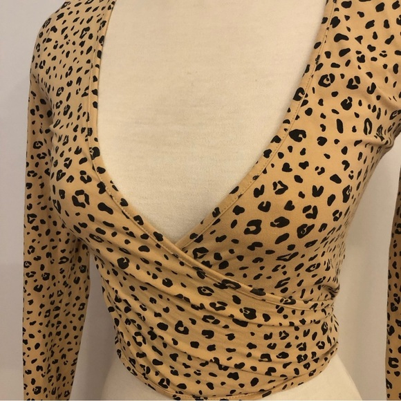 ARITZIA Sunday Best leopard print wrap crop top. Size S. - Picture 6 of 9